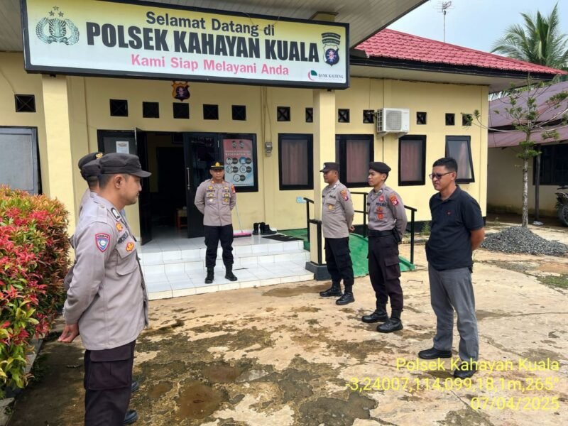 Rutinitas Personil polsek Kahayan kuala melaksanakan serah terima piket penjagaan mako polsek Kahayan kuala