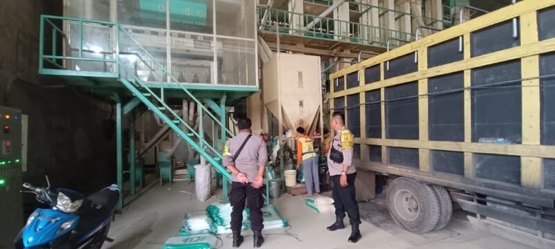 Dengan Rutin Sambang, Bhabinkamtibmas Food Estate Sampaikan Pesan Kamtibmas