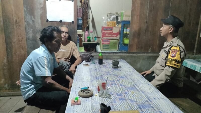 Polsek Sebangau Kuala Aktif Sambangi Warga di malam hari