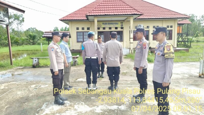 Personil polsek sebangau kuala melaksanakan serah terima piket penjagaan mako polsek sebangau kuala