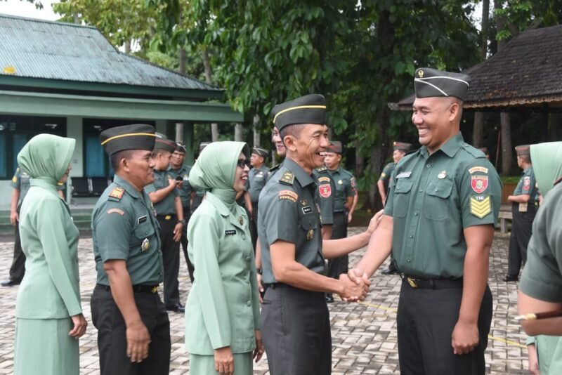 Perkuat Satuan: Kodim HST Terima Personel Baru dan Gelar Kenaikan Pangkat