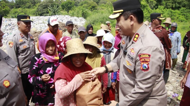 Jum'at Berkah, Polres Sumenep Gelar Baksos di TPA Wujud Kepedulian Terhadap Sesama