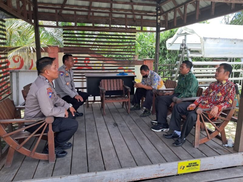 Sat Binmas Polres Pulang Pisau sambang dan patroli dialogis sekaligus berikan himbauan Kamtibmas dan tingkatkan keamanan lingkungan sekitar
