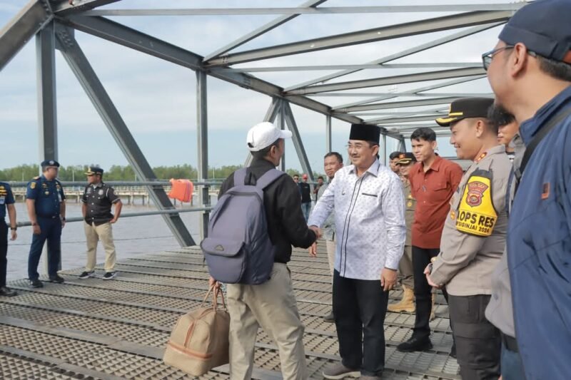 Bupati Drs H Anwar Sadat M,Ag Lepas Keberangkatan Kapal Sarotama P. 112 membawa penumpang Mudik secara gratis