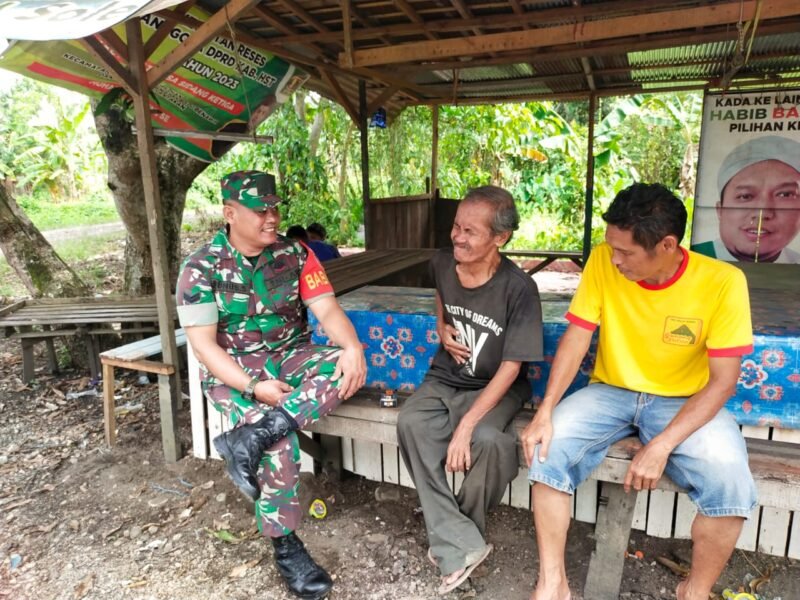 Pererat Hubungan, Babinsa Haruyan Rutin Gelar Komsos dengan Warga