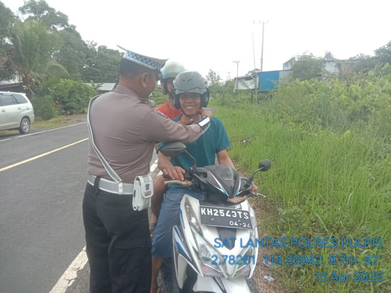 Satlantas Polres Pulang Pisau Sosialisasi Penggunaan Helm dengan Benar