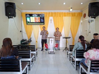 Kapolsek Jongkat Sampaikan Pesan Kamtibmas di Gereja GKKB, Ingatkan Soal Laka Lantas dan Penipuan Online