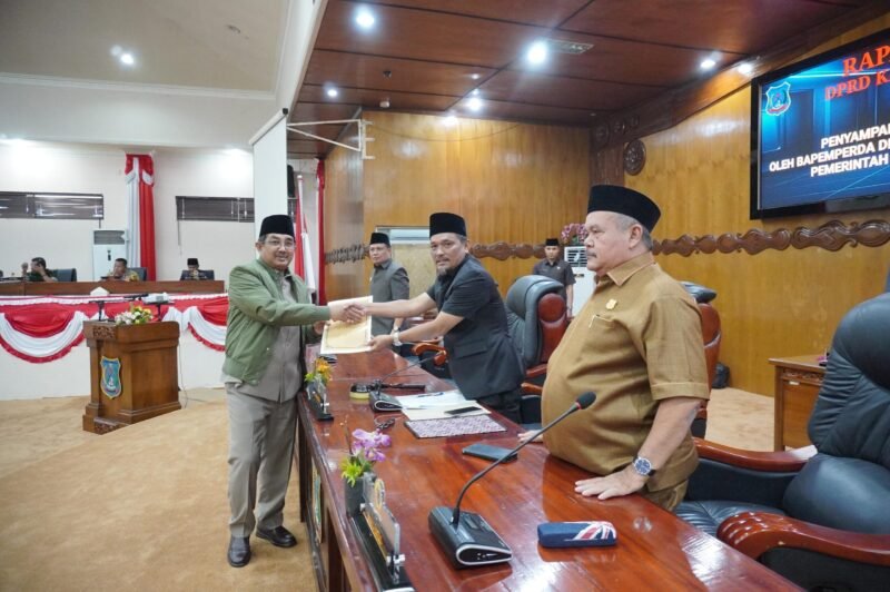 DPRD Tanjabbar Gelar Paripurna Pertama
Penyampaian Nota Pengantar Raperda inisiatif dan Paripurna pertama LKPJ Bupati