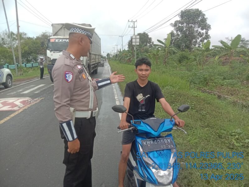 Teguran Humanis Kepada Pengendara Sepeda Motor Yang tidak Menggunakan Helm