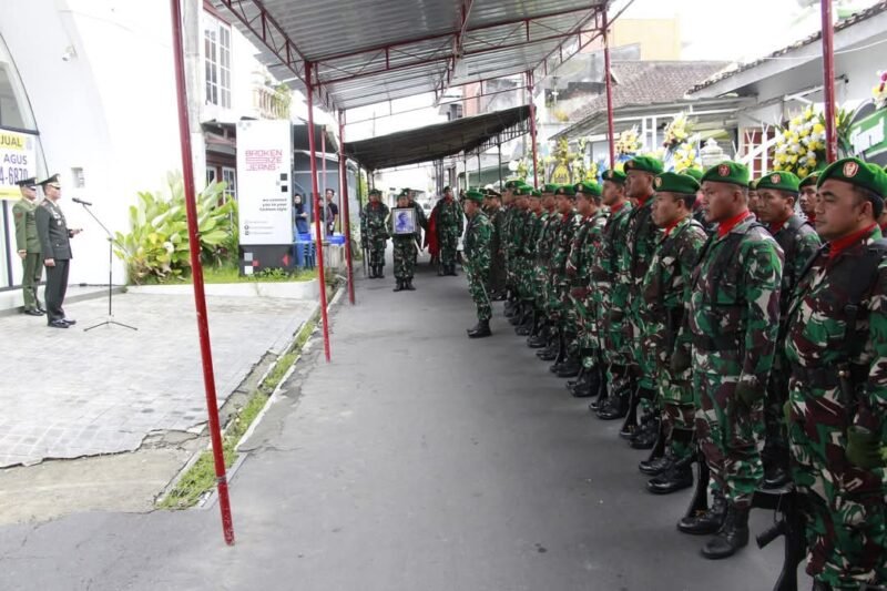 Suasana Penuh Haru, Kodim Temanggung Gelar Upacara Pemakaman Mayjen TNI (Purn) Getson Manurung