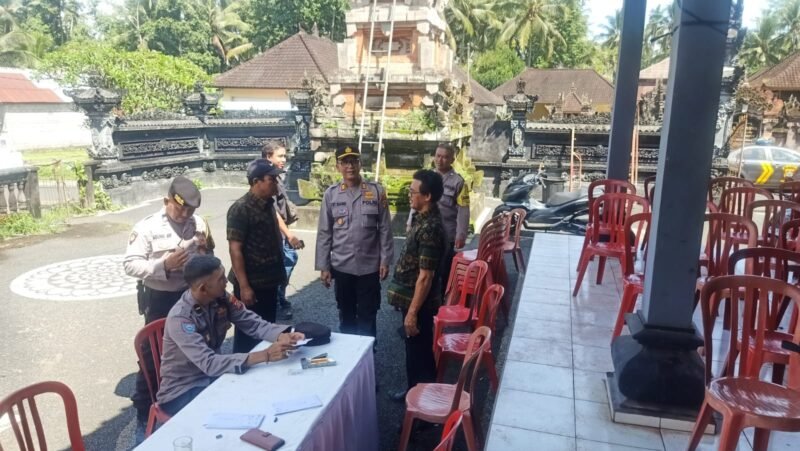 Kapolsek Marga Bersama Piket Fungsi Atensi Kegiatan Bakti Sosial Pemeriksaa Mata Gratis