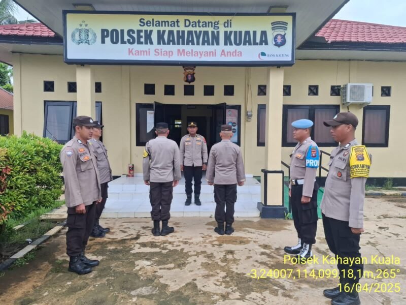 Rutinitas Personil polsek Kahayan kuala melaksanakan serah terima piket penjagaan mako polsek Kahayan kuala