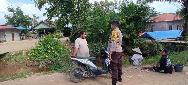 Bhabinkamtibmas Sambangi Warga sekaligus Sisipkan Pesan Kamtibmas
