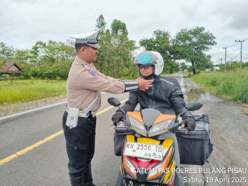 Satlantas Polres Pulang Pisau Sosialisasi Penggunaan Helm dengan Benar