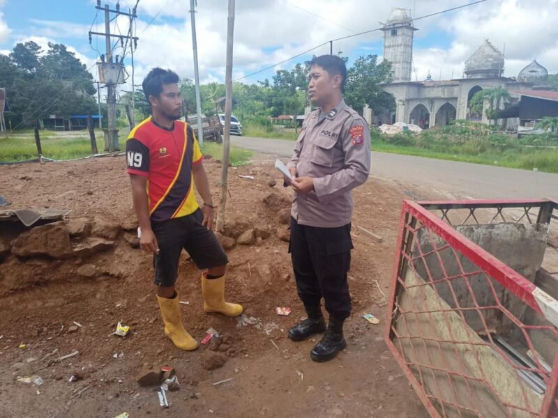 Sat Binmas Polres Pulang Pisau Sampaikan larangan Karhutla kepada masyarakat, saat laks Patroli Dialogis