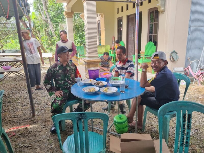 Sertu M. Zulkifli, Sambangi Tokoh Masyarakat Desa Setiap, Perkuat Sinergitas