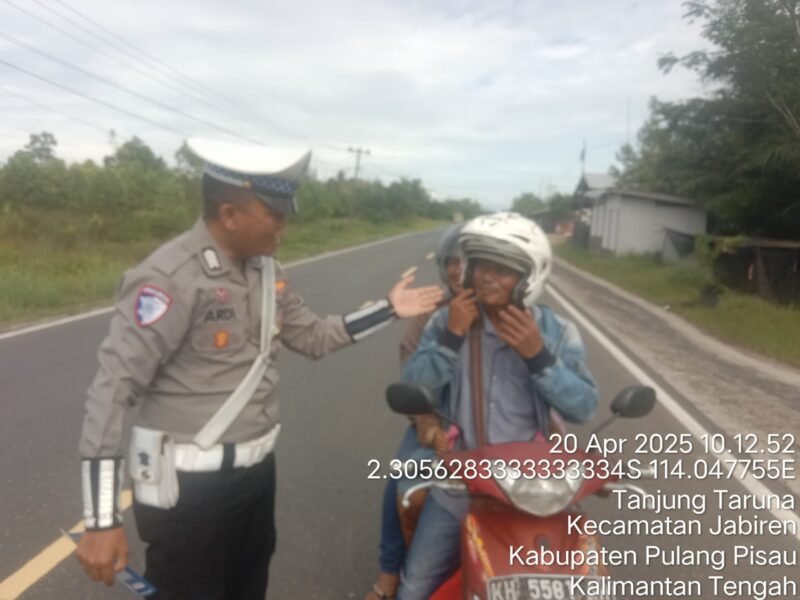 Kampanye ‘Klik Biar Selamat’, Ajak Pengendara Motor Pakai Helm dengan Benar