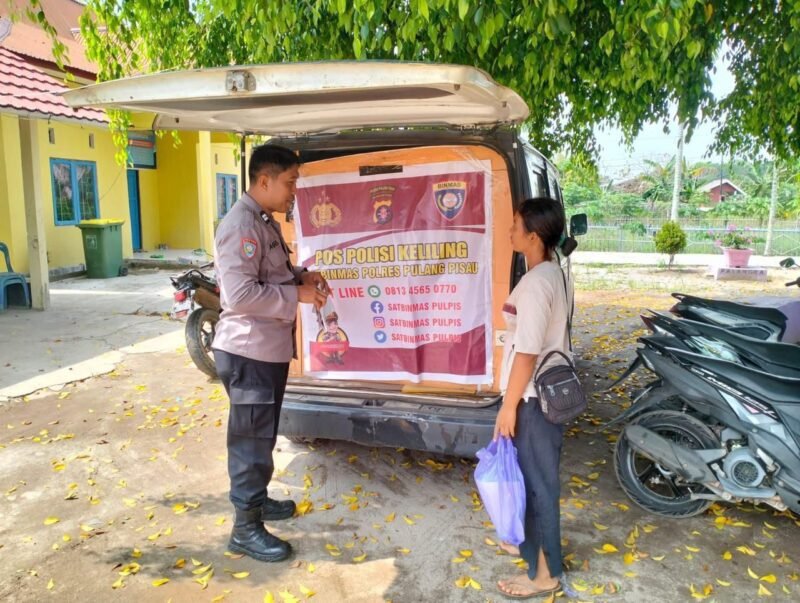Personil Satbinmas tingkatkan sosialisasi nomor call center Polisi dan aplikasi pelayanan pengaduan Polres Pulpis melalui mobil Pos Polisi keliling
