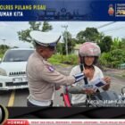 Klik Helm Pengendara, Sat Lantas Polres Pulang Pisau Edukasi Keselamatan Lalu Lintas