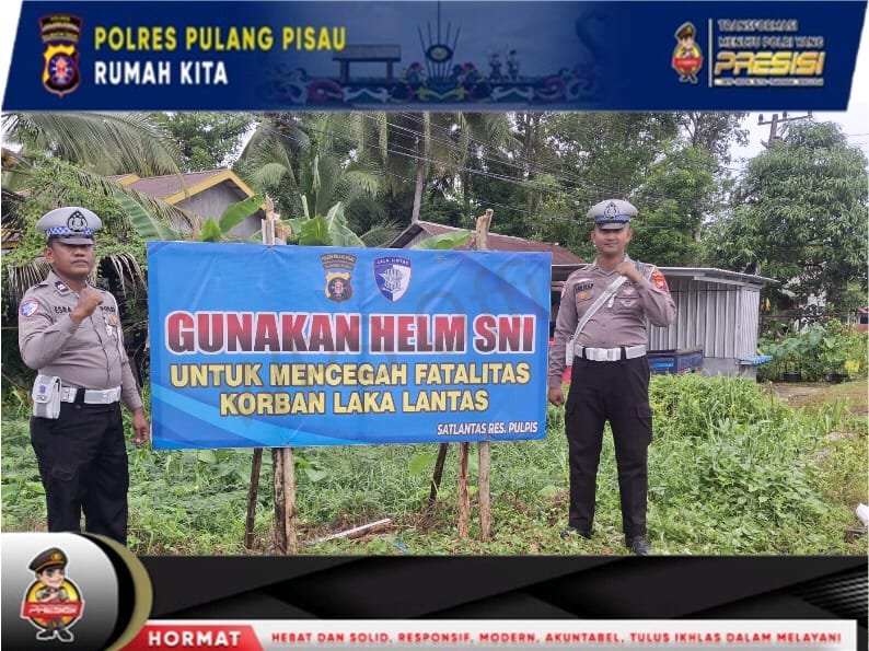 Polres Pulang Pisau Pasang Spanduk Kamseltibcarlantas di Titik Rawan Kecelakaan