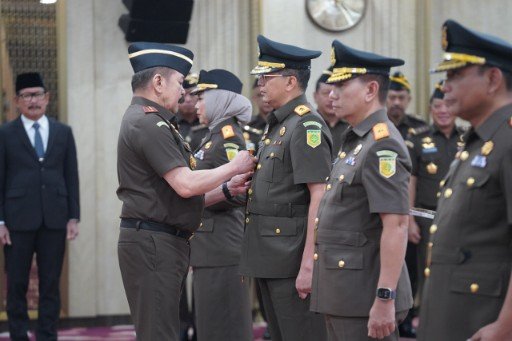 Jaksa Agung Lantik Dr. Kuntadi Sebagai Kajati Jatim