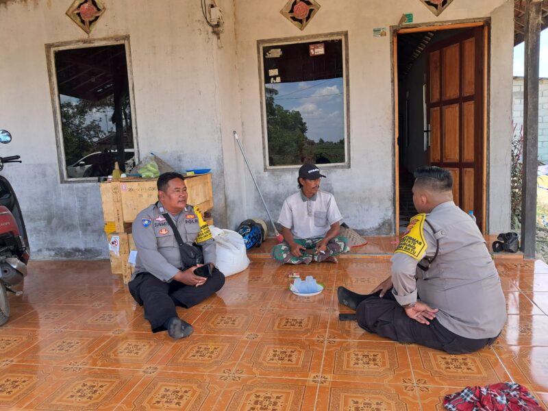 Bhabinkamtibmas Sambangi Warga sekaligus Sisipkan Pesan Kamtibmas
