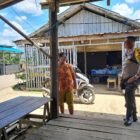 CEGAH GANGGUAN KAMTIBMAS DAN JALIN SILATURAHMI, BHABINKAMTIBMAS SAMBANGI WARGA DESA BINAAN