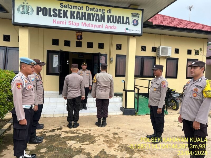 Rutinitas Personil polsek Kahayan kuala melaksanakan serah terima piket penjagaan mako polsek Kahayan kuala