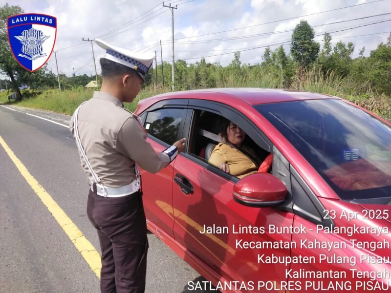 Satlantas Polres Pulang Pisau Tegur Pengemudi Tanpa Sabuk Pengaman