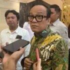 Wamenaker Apresiasi Kepolisian Bersama Pemkot Surabaya Tangani Kasus Tahan Ijazah Karyawan dan Segel Gudang Sentosa Seal