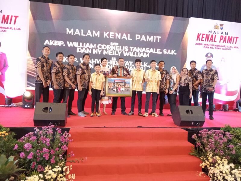 AKBP Wahyu Hidayat Mengantar Perpisahan AKBP William Cornelis Tanasale Diacara Malam Kenal Pamit