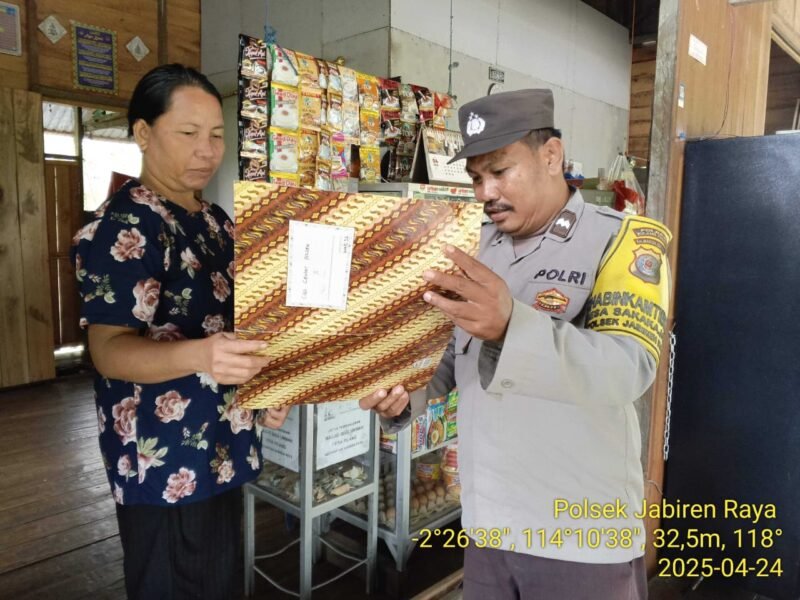 Bhabinkamtibmas Sosialisasikan call center Polsek Jabiren Raya
