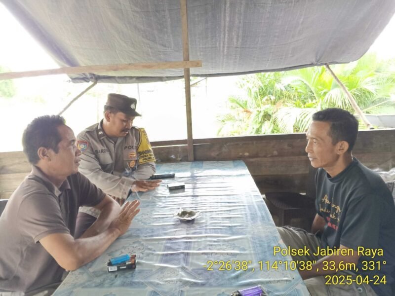 Personil Polsek Jabiren Raya sampaikan program Cooling System