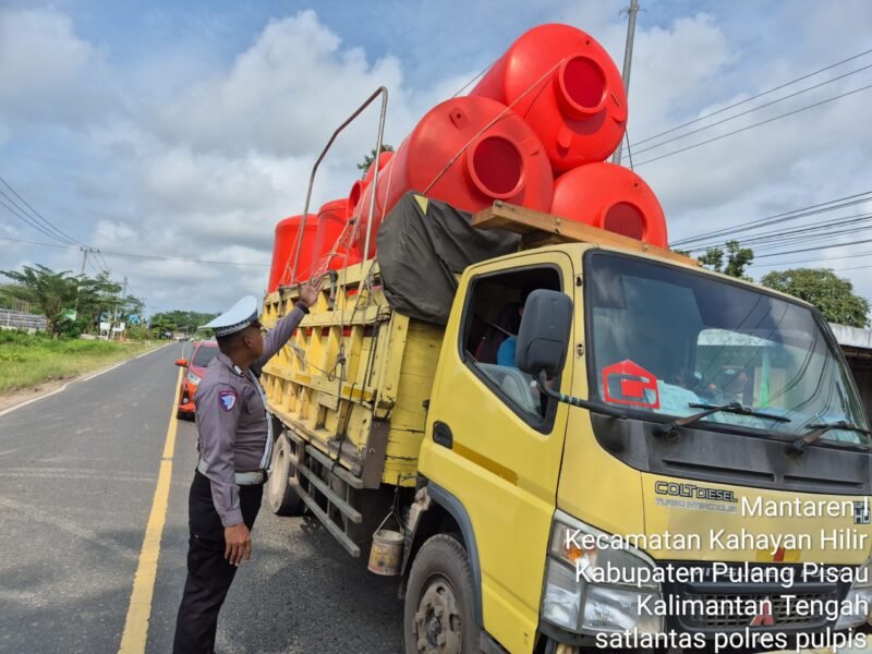 Kendaraan Overload Dicegat, Sopir Diberi Teguran
