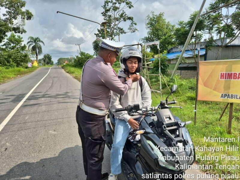 Satlantas Polres Pulang Pisau Sosialisasi Penggunaan Helm dengan Benar
