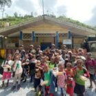 Peduli Pendidikan, Satgas Yonif 611/Awang Long Gelar Bakti Sosial Bagikan Tas dan Makan Siang Gratis