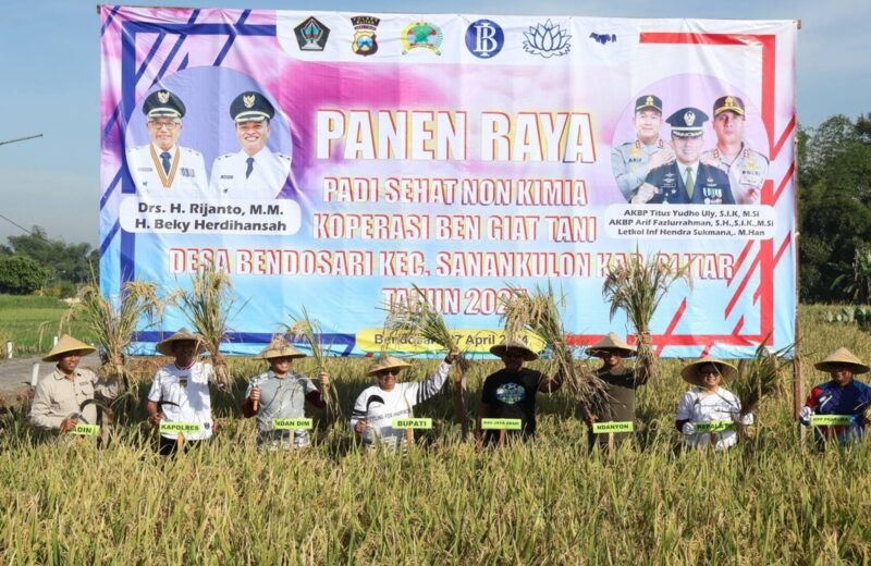 Dukung Ketahanan Pangan, Forkopimda Kabupaten Blitar Panen Raya Dan Sosialisasi Padi Sehat Organik