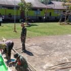 Dukung MTQ Ke XI Kec. Sejangkung Anggota Koramil 1208-02/Sejangkung Bersama Warga Gotong Royong Laksanakan Persiapan