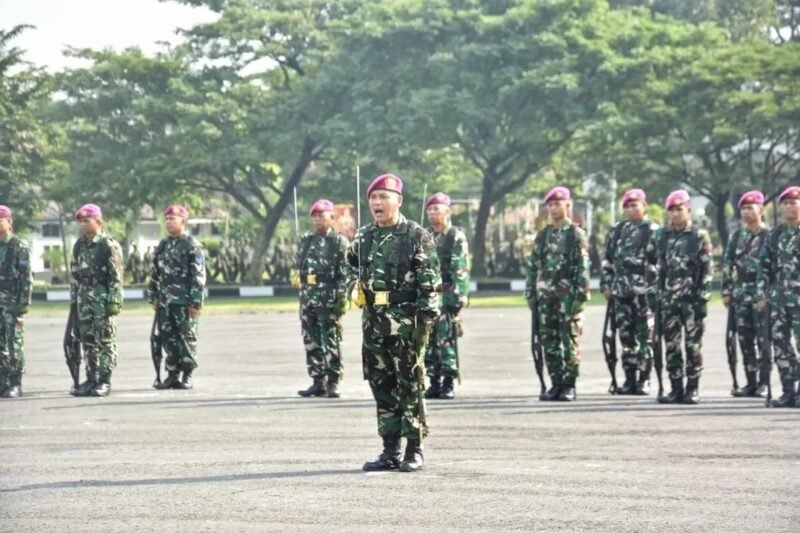Danyonbekpal 2 Mar Pimpin Upacara Pengibaran Bendera di Karangpilang