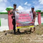 Menggunakan Spanduk Tentang Larangan Karhutla Upaya Cegah Karhutla Oleh Personil Polsek Maliku