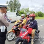 Sat Lantas Polres Pulang Pisau Laksanakan Himbauan Kamseltibcarlantas Secara Humanis untuk Cegah Kecelakaan