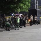 Kapolres Pelabuhan Tanjung Perak Pimpin Patroli Skala Besar Ciptakan Rasa Aman di Malam Hari