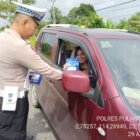 Personel Lantas Memberikan Himbauan Dan Pembagian Brosur Kamseltibcarlantas