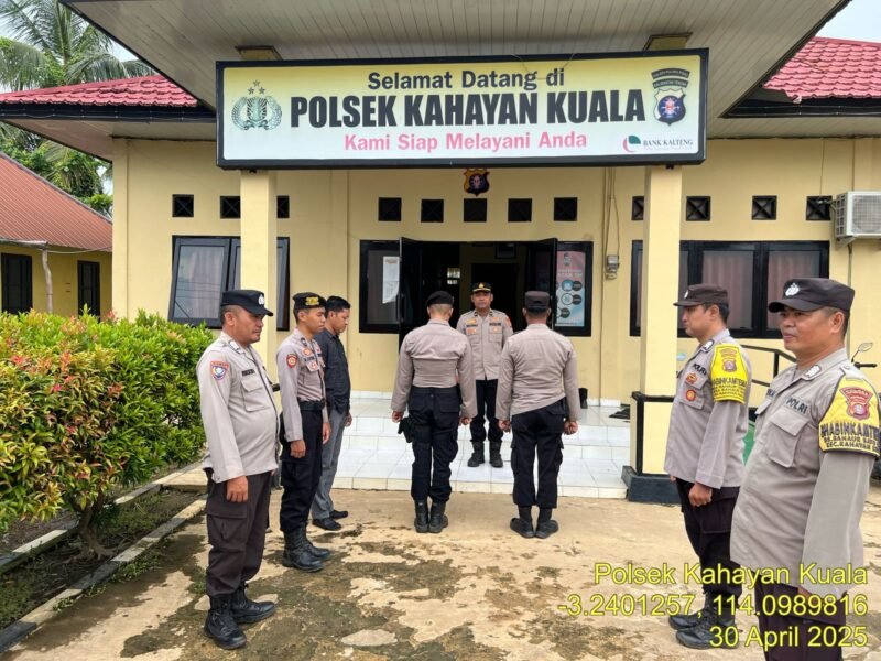 Rutinitas Personil polsek Kahayan kuala melaksanakan serah terima piket penjagaan mako polsek Kahayan kuala