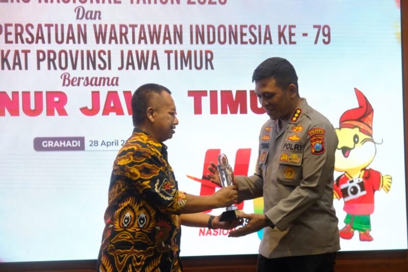 Dinilai Inovatif, Kapolresta Sidoarjo Terima Penghargaan dari PWI Jatim