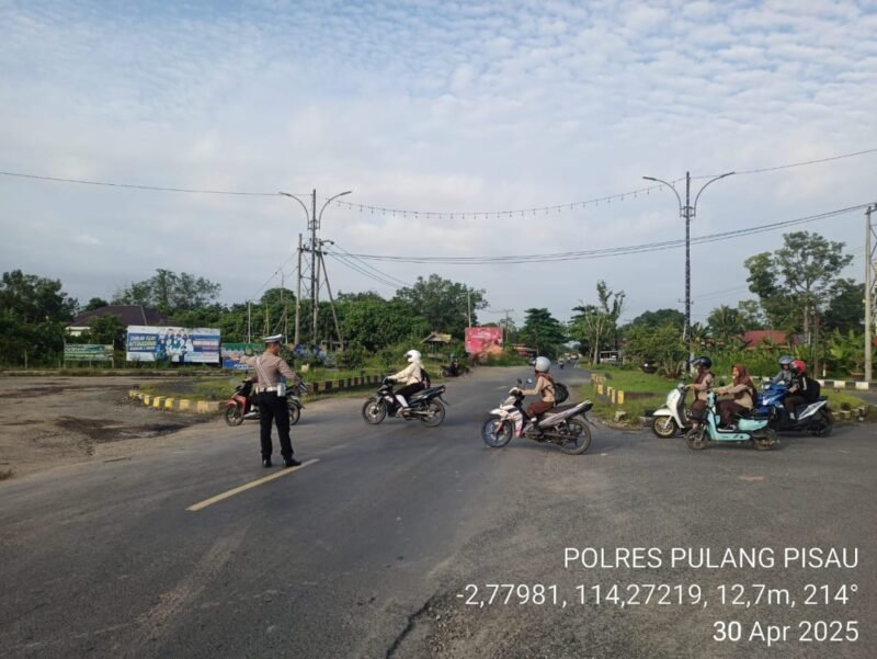 Satlantas Polres Pulang Pisau Laksanakan Pengaturan Lalu Lintas Pagi, Wujudkan Kamseltibcarlantas