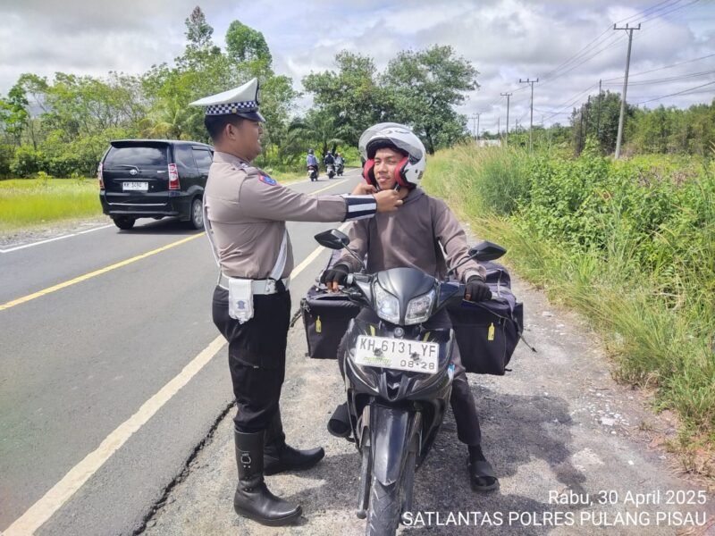 Satlantas Polres Pulang Pisau Sosialisasi Penggunaan Helm dengan Benar