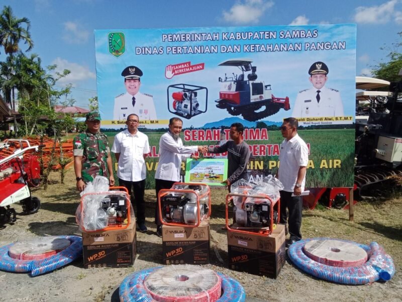 Dandim Hadiri Kegiatan Serah Terima Alat Mesin Pertanian (Alsintan) Rotavator Dan Mesin Pompa Air TA. 2025.