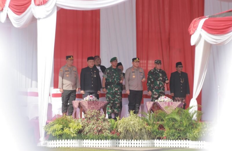 Dandim 0808 Bersama Forkopimda Kabupaten Blitar Hadiri Upacara Hardiknas 2025