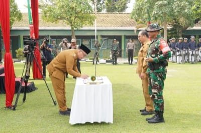 KASREM 084/BHASKARA JAYA HADIRI PEMBUKAAN TMMD KE-124 KODIM 0817/GRESIK
